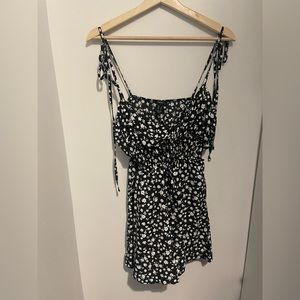 FOREVER 21 black & white floral romper/dress ✨